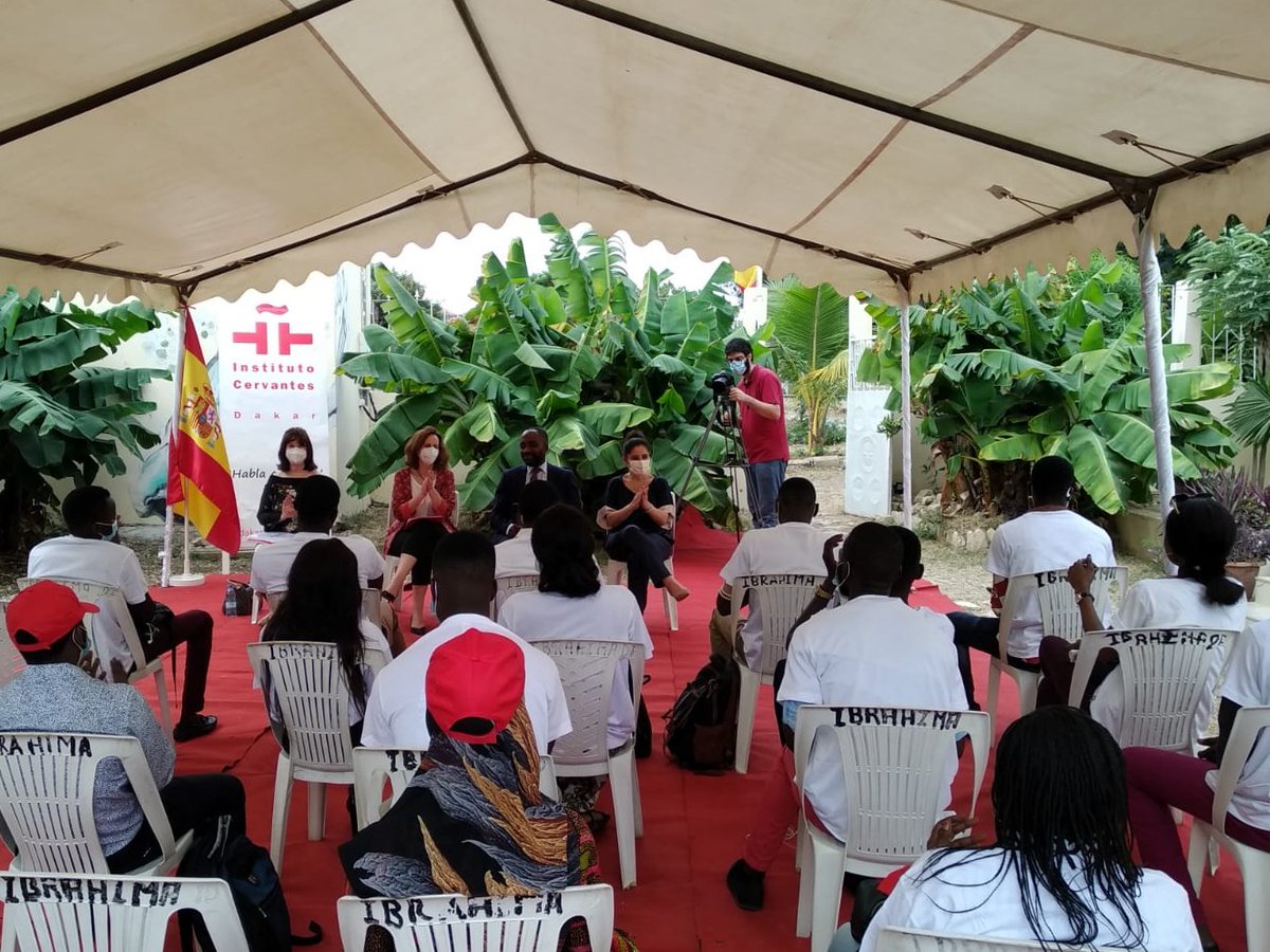 InstCervantes's tweet photo. El Instituto desembarca en África subsahariana hoy con la visita de trabajo que una delegación del equipo directivo realiza estos días a Dakar (Senegal), donde el #AulaCervantes, que funciona desde 2010, se convertirá pronto en centro de la institución |
🔗https://t.co/G7ZKpZYFo8 https://t.co/GrKRhE3CHJ