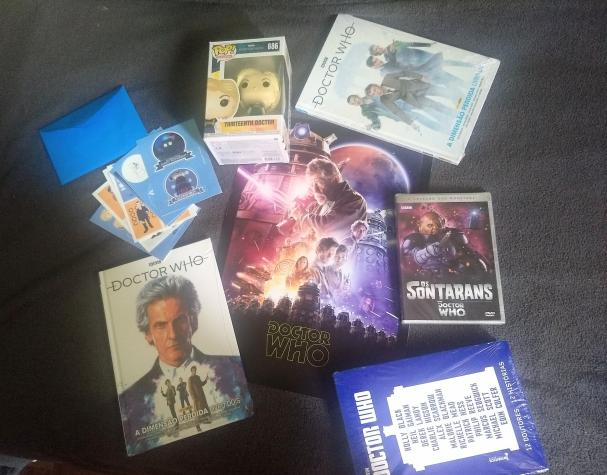 E eu que participei do sorteio nos últimos minutos e acabei ganhando. O importante é participar kkkkk
Só queria agradecer ao <a href="/PuxadinhoTardis/">Puxadinho da Tardis</a>  pelo presente maravilhoso 😍❤️❤️🥰