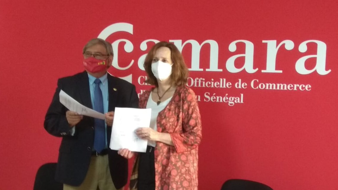InstCervantes's tweet photo. El Instituto desembarca en África subsahariana hoy con la visita de trabajo que una delegación del equipo directivo realiza estos días a Dakar (Senegal), donde el #AulaCervantes, que funciona desde 2010, se convertirá pronto en centro de la institución |
🔗https://t.co/G7ZKpZYFo8 https://t.co/GrKRhE3CHJ