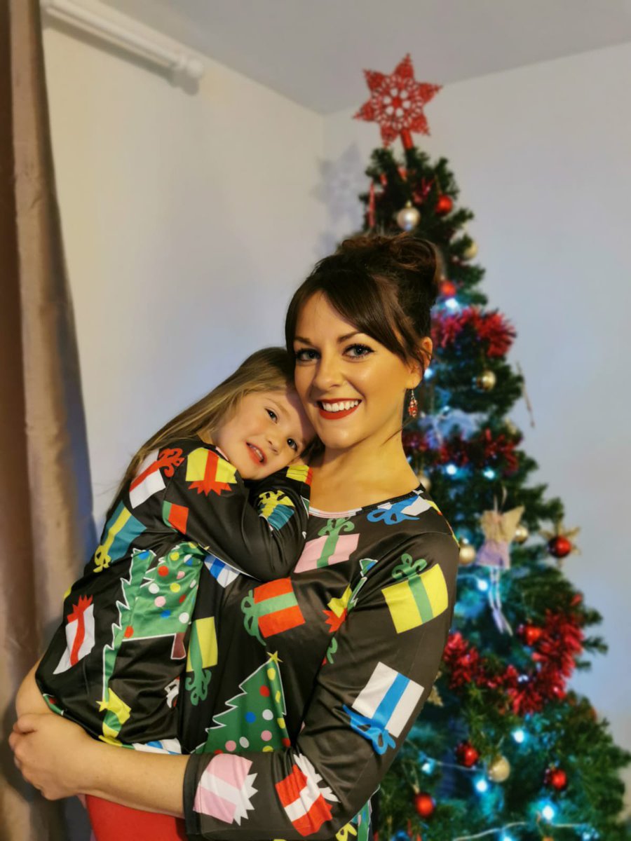 __nathali3__'s tweet photo. #mummyanddaughter #matchingdresses #Christmas https://t.co/1iubP5MkbW
