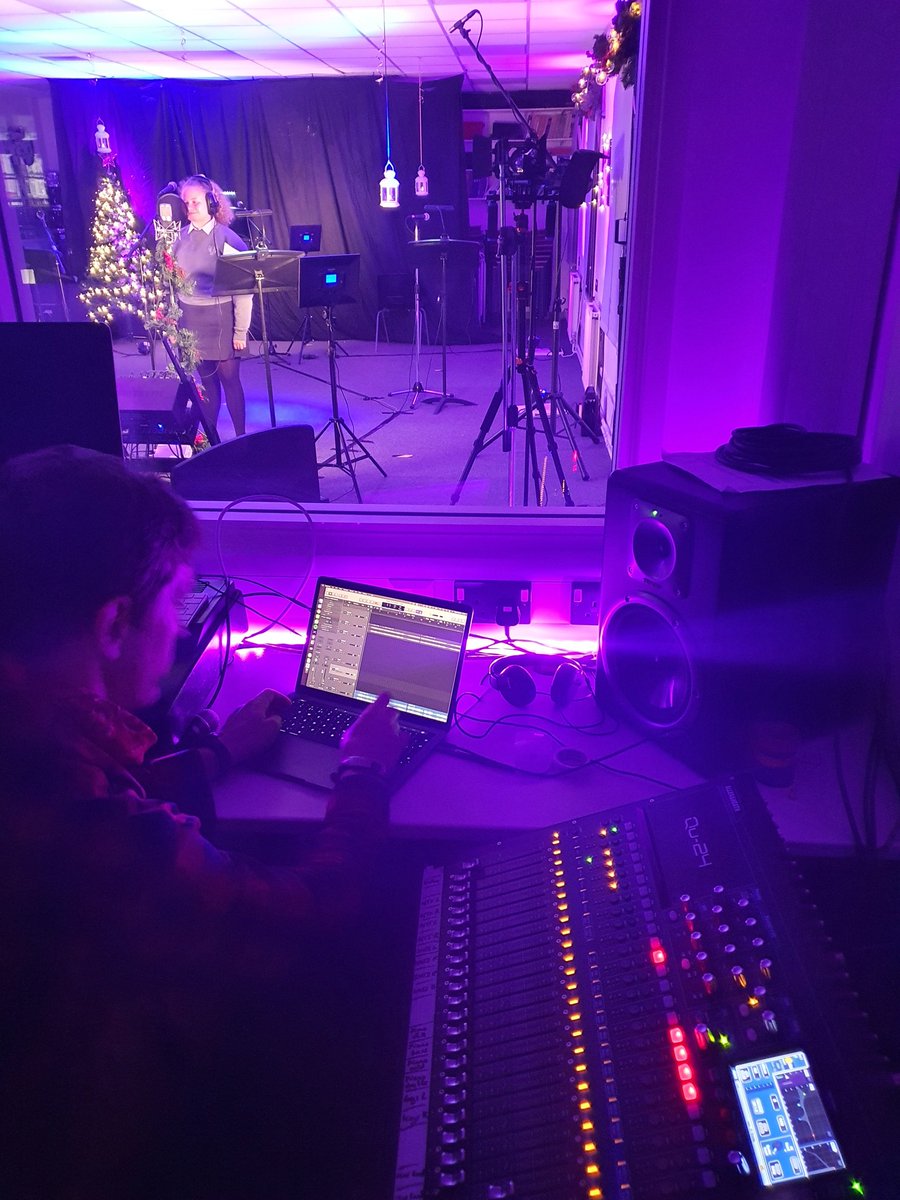 BGS_MusicDept's tweet photo. Recordings in process as we prepare for our Christmas Concerts starting with the Junior School next Monday followed by the Senior Concert on Tuesday. I hope you can join us at 7pm on Monday 9th and Tuesday 10th December for some festive fun to get you into the holiday spirit☃️🎄 https://t.co/nGx9acH9fv