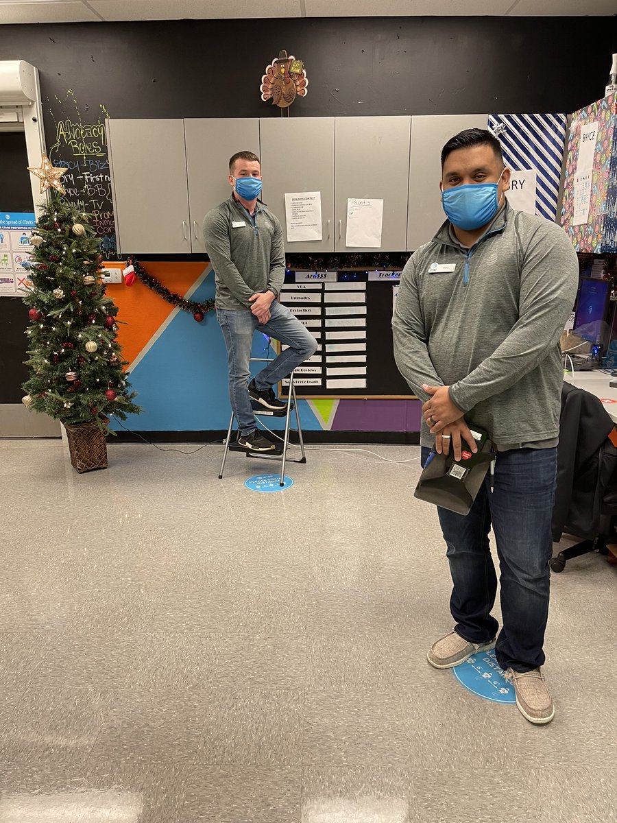 Cyber Monday with BB by Stacy. Bryce being supportive and keeping his distance. <a href="/Woody0709/">Chris Woodard</a> <a href="/MikeMitch85/">Mike Mitchell (Money Makin Mitch)</a> @JennHarrison7