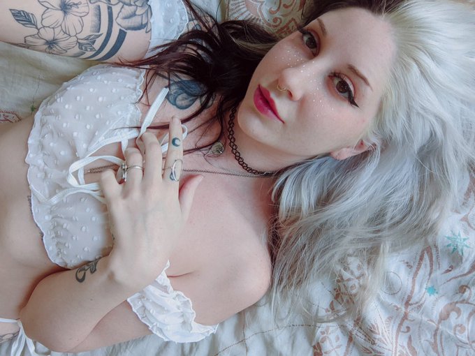 ✧･ﾟ: *✧･ﾟ:*Cyber Monday *:･ﾟ✧*:･ﾟ✧ the next 50 people join my page get in for 20% off!! 😇  https://t