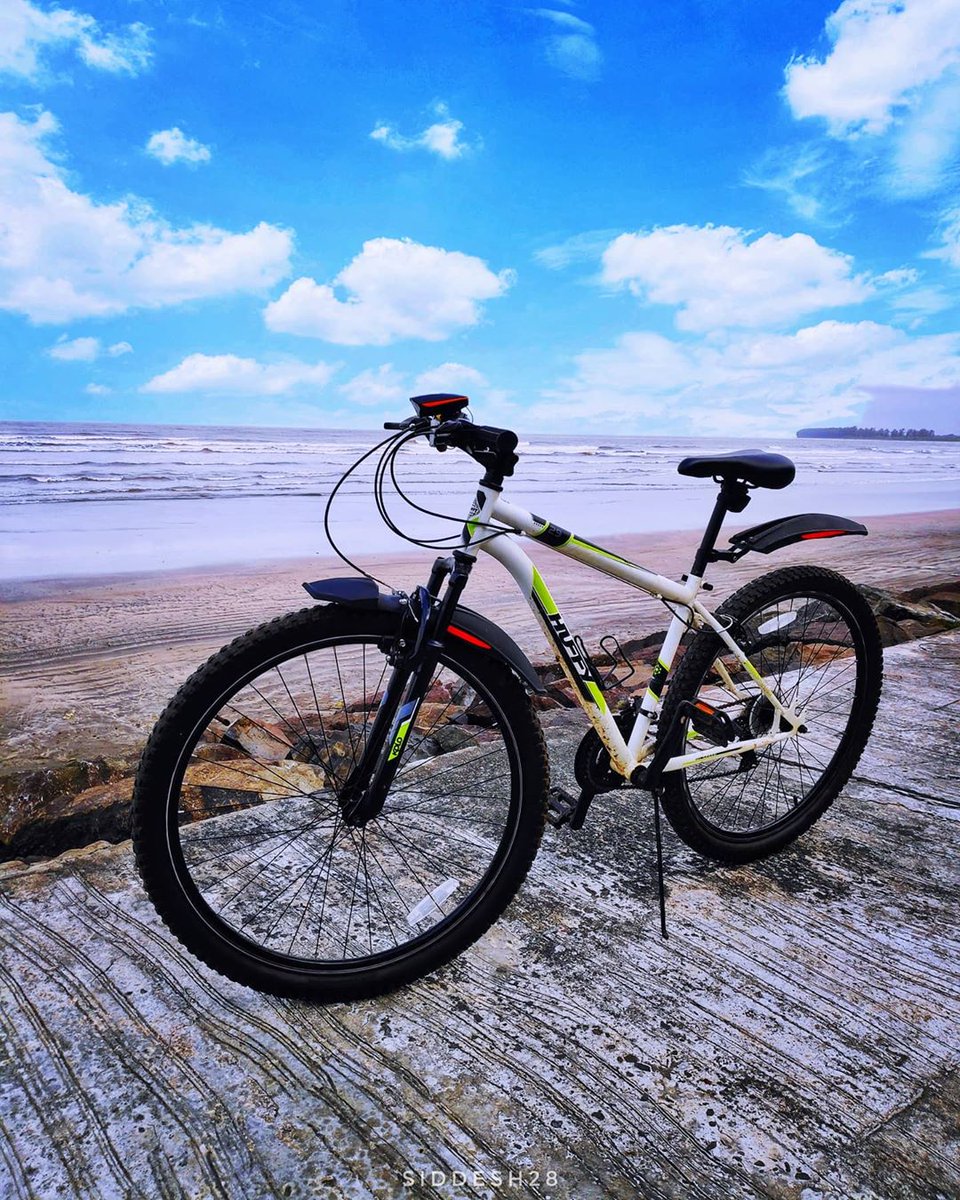 Remember bike rides along the beach? We do! #Brrrrr #LiveTheRide 📷: @siddesh28 https://t.co/98duRRM5e2