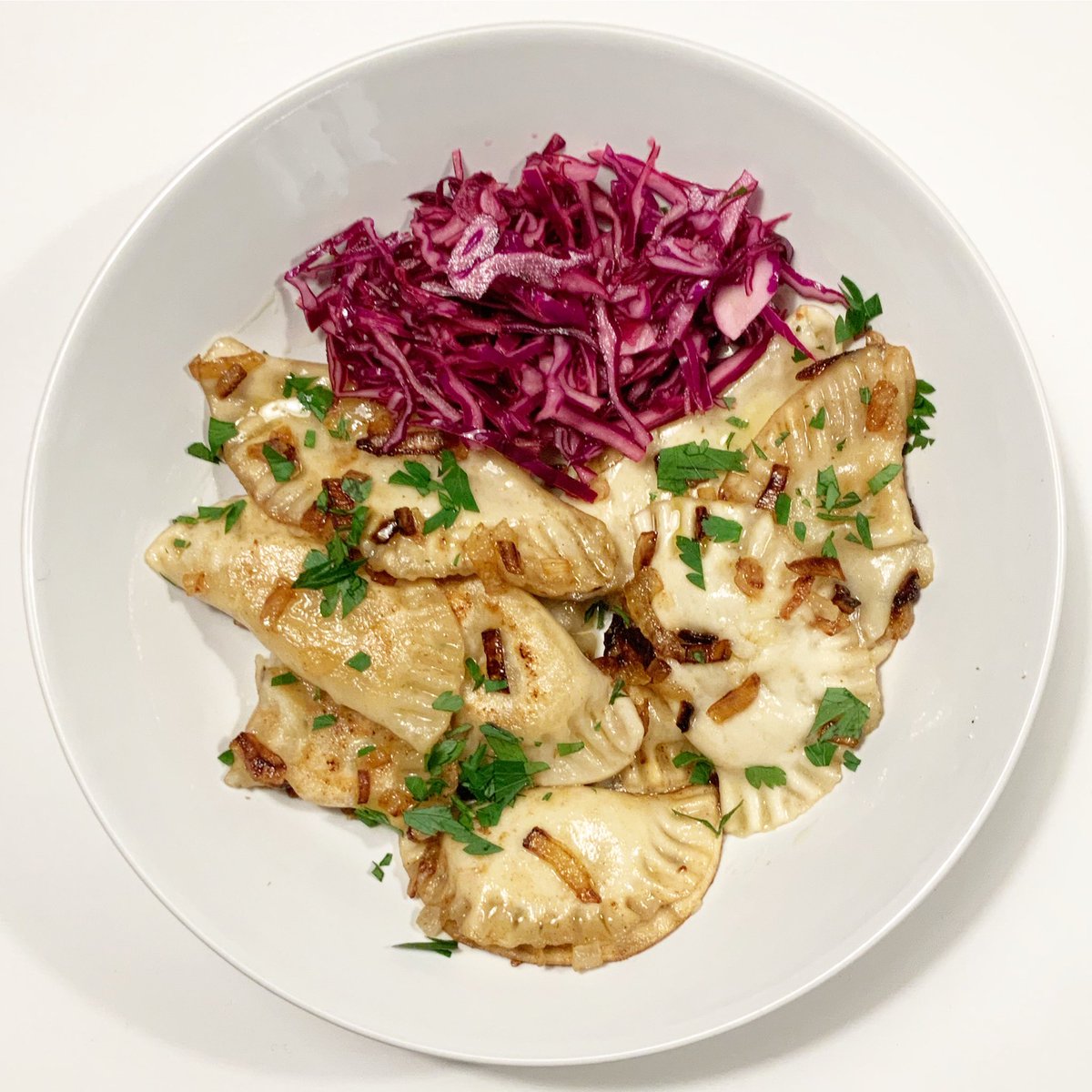 TheBigGayAl's tweet photo. Earlier in the year I made a big batch of Pierogi Ruskie and froze them. Perfect for an easy weeknight dinner. Boiled then fried with brown butter and onions. Served with a side of quick-pickled red cabbage.
#MeatFreeMonday #FreezerRaid https://t.co/OZ9IgKnIWg
