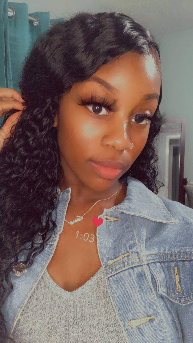 It’s definitely the lashes for us ! 😍 She’s wearing lash style “Date Night” ! To get this style for a low price use code “CYBER25” !❤️ #muasupport #25mmlashes #lashtutorial #lashesarelife #lashesofinstagram #naturallashes #myasu #aamu24