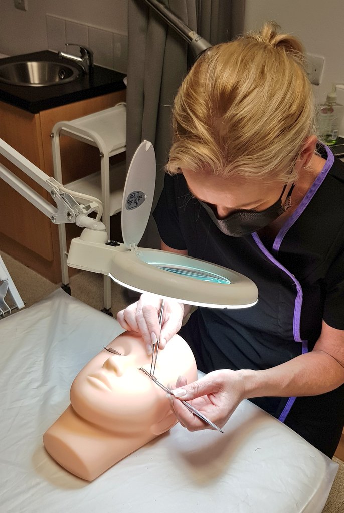 joannewarwick5's tweet photo. Nothing stops our Beauty Therapy students practicing their skills. Where there's a will there's a way! Well done! Looks fantastic! ππΌππΌ
@MyraSisi @AileenMcKechnie
#slcek #StaySafe #lashes https://t.co/nPyNwbprCQ