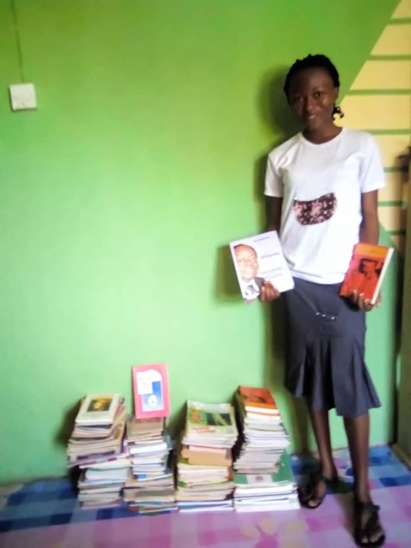 Ijurin_library's tweet photo. This evening, we received a total of 370 copies of books from an indigenous educational institution in Ijurin who reached out to us to support the Community Library Project.
#IjurinCommunityLibrary #LibrariesBuildCommunities #CommunityFirst #BookDonations https://t.co/umI3zasNjU