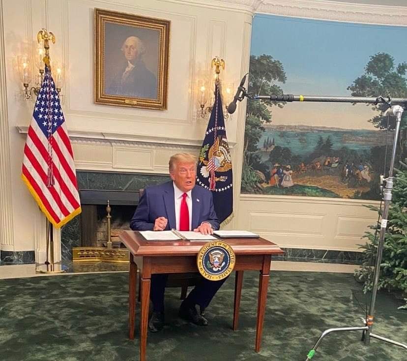 TheFoldingDesk's tweet photo. I think Mr. Trump could be doing with a portable, eco-friendly, flexible working desk judging by this pic and seeing as he is soon to be be out of a job! 😂

Visit the link for more info, Donald: https://t.co/2wZjZgcMGW

#TheFoldingDesk #FoldingDesk #DonaldTrump #WorkFromAnywhere https://t.co/k9NMublkLr