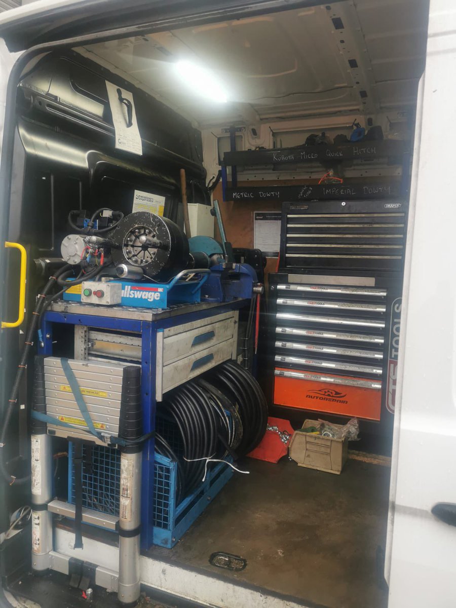 SHydraulics's tweet photo. Inside our Mobile Breakdown vehicles, well equipped engineers to minimise downtime for our customers #hydraulics #24hourcallout https://t.co/10WLm9EwQh