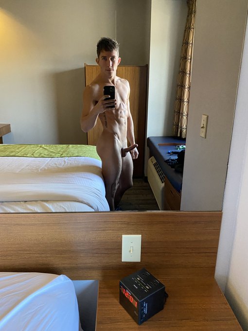 Day in the life of a porn star: 11/30 6am: alarm to get up 9am: flight from LAX to LAS 10am: covid test 11:30am: