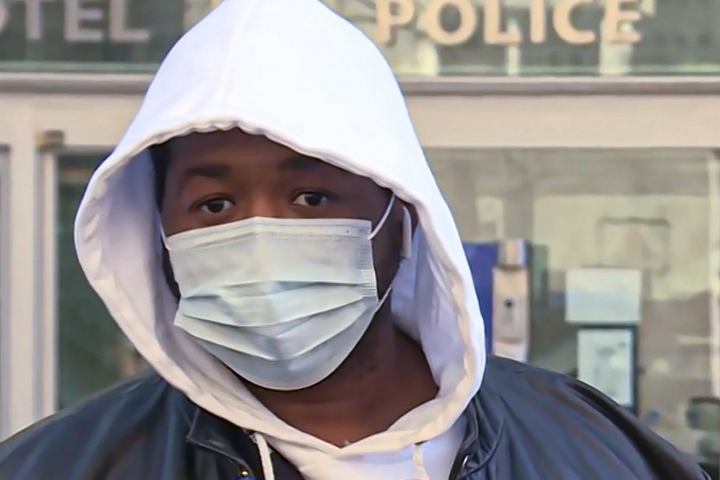 Quatro policiais são formalmente acusados por agressão a homem negro na França https://t.co/cOy6OkZPIB #G1 https://t.co/hgcD4pcGew