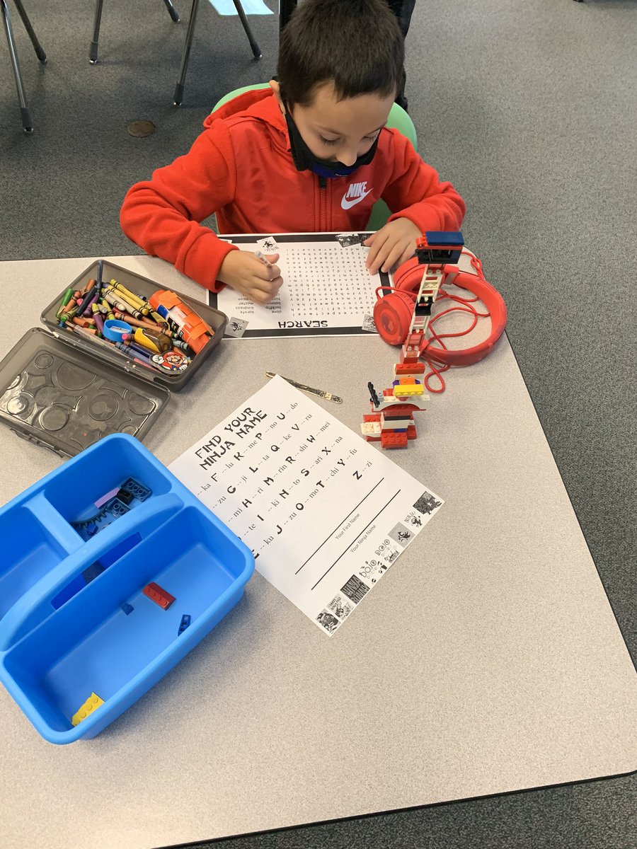 librarytime04's tweet photo. Our Ninjas are drawing, typing and building this week @CME_Tigers @FBISD_Libraries @FBISDSTEM @artsteamteacher #NinjasRead #librarylife #LoveMySchool https://t.co/8BwX0BJlXt