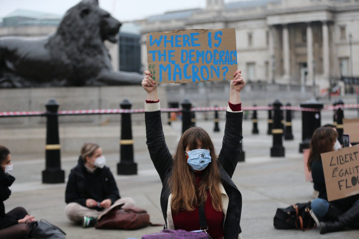 ''Where is the DEMOCRACY Macron?''

''Demokrasi nerede Macron?''

#İslam karşıtlığı, tartışmalı güvenlik yasa tasarısı, polis şiddeti, iç huzursuzluklar...

#Macron'un #Fransa'sı ve ''#Londra''da kalkan bir pankart.