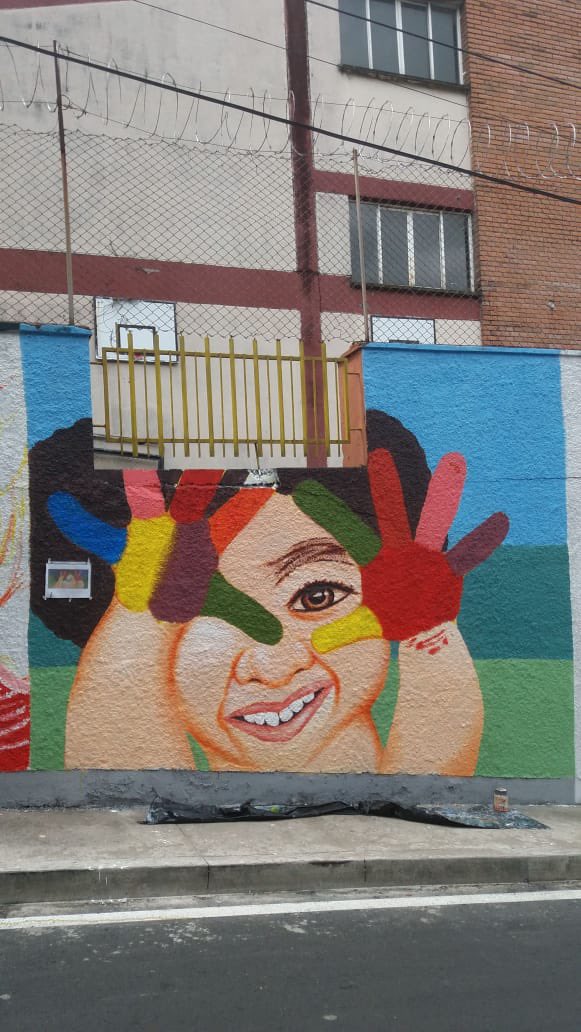 J_Clopatofsky's tweet photo. En la semana de los derechos de las personas con discapacidad  felicitamos a @katpintora , artista  que con sus pinceladas y trazos comenzó un mural en la Ciudad de Pereira. El 3 de diciembre podremos disfrutar la culminación de esta obra.@mincultura @Alcaldiapereira https://t.co/MBcwG7tgPy