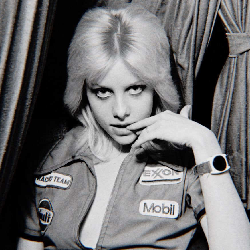 Happy Birthday Cherie Currie!! Check out her latest release ‘Blvds Of Splendor’ blackheart.com/blvds