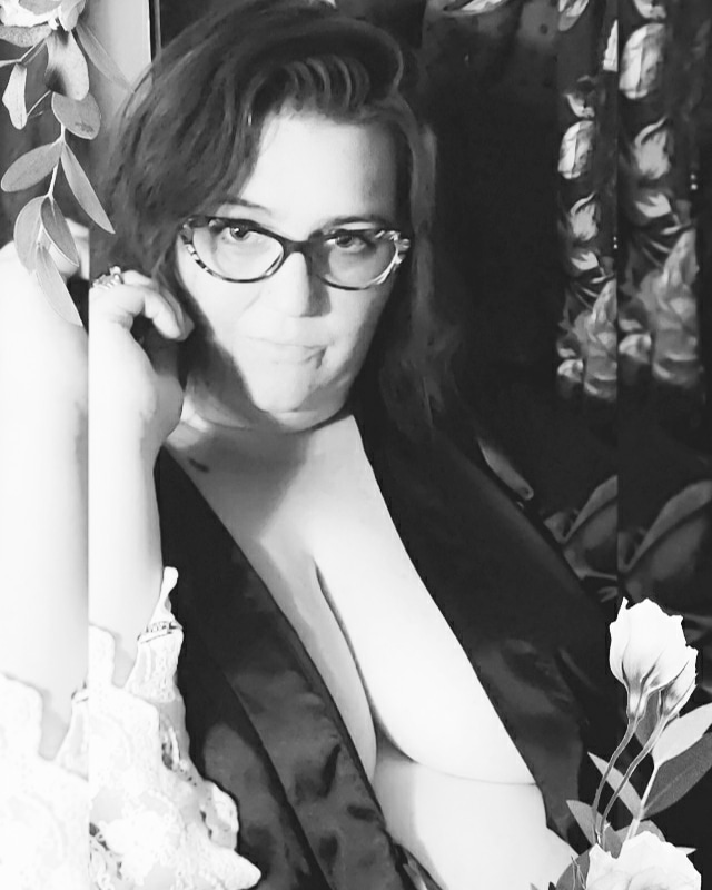 CasuallyEccent1's tweet photo. Only fans is under construction, come visit me on IG at casuallyeccentric while you wait 😉 #plussizepinup #curvypinup #thick #dangerouscurvesahead #rockabilly #bodypositive #beautyateverysize https://t.co/4EpiUMvcyI