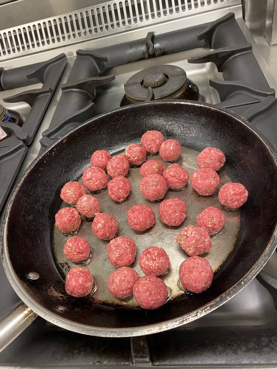 There’s nothing like homemade meatballs 😍👩🏼‍🍳 #chef #meatballs #cooking #freshfood #tasty