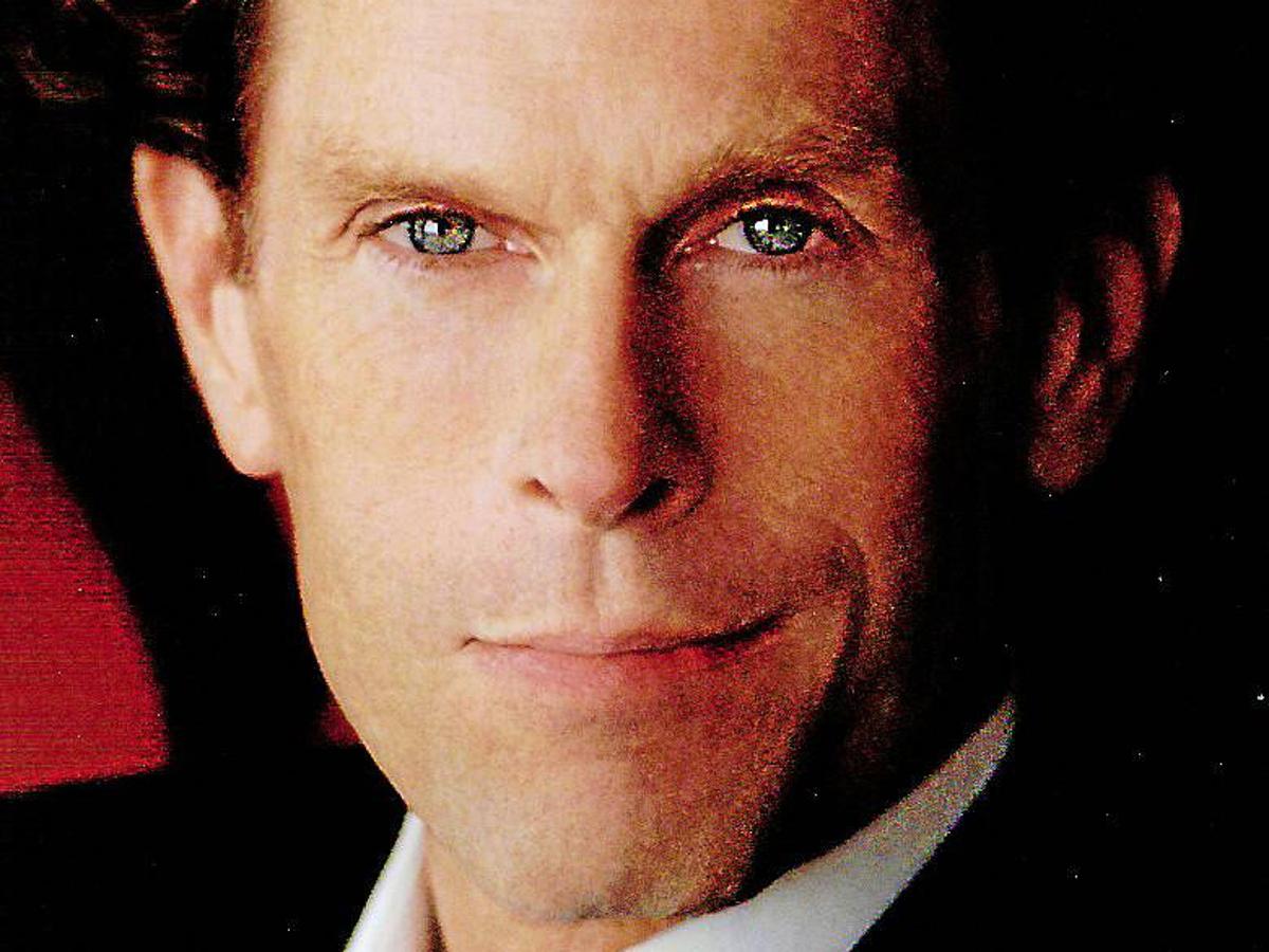 MarkHamill's tweet photo. SHOUT OUT to @RealKevinConroy for no particular reason, other than being a deeply gifted actor, one of the nicest guys in show-biz, not to mention my friend &amp; partner in crime since 1992. 🃏❤️🦇👨 https://t.co/ASFwiOdXPU