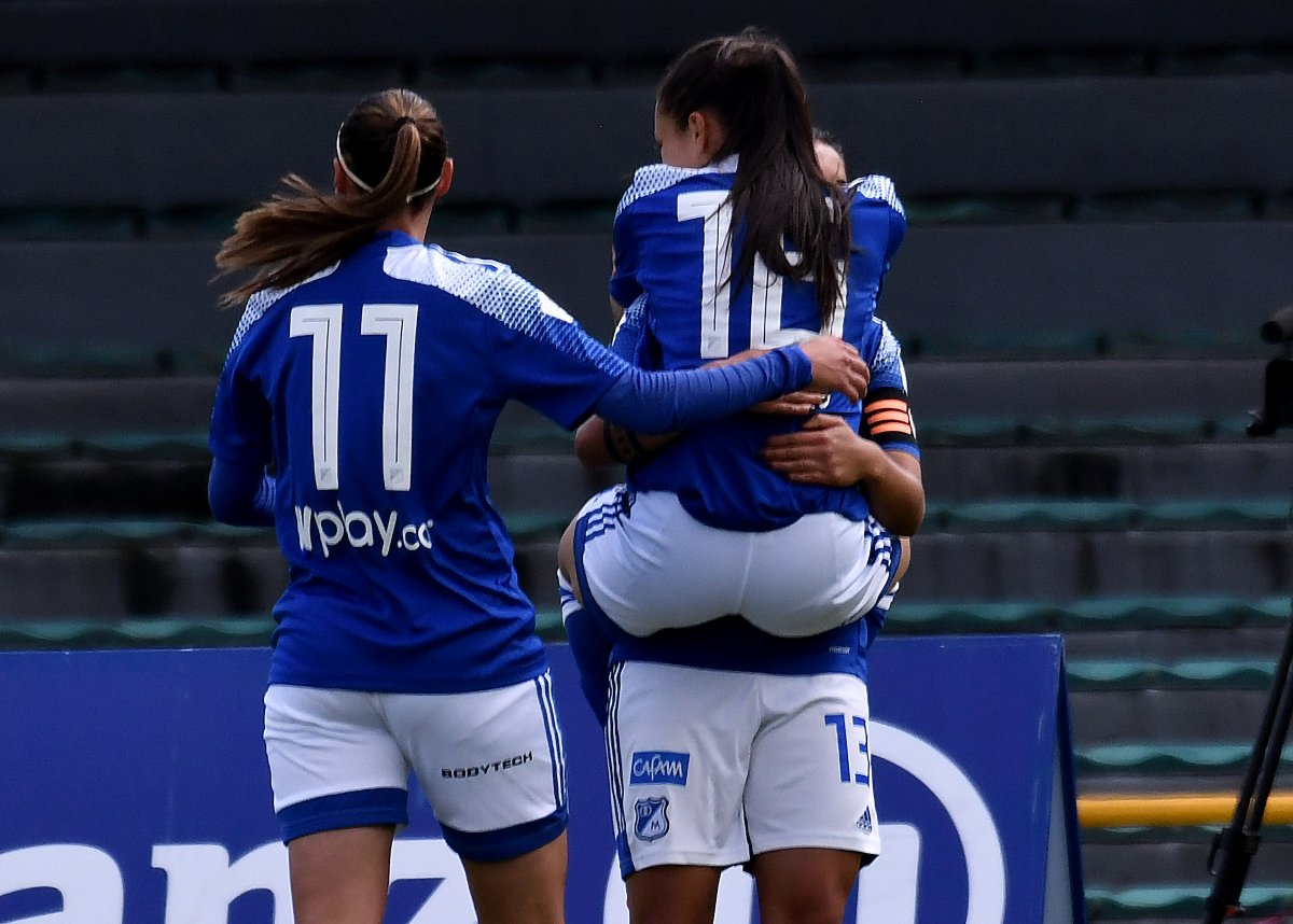 ¡Millonarios es semifinalista de la #LigaFemeninaBetPlayDimayor 🇨🇴!
Derrotó 3-1 a Cali y ganó la serie 4-3.
Morales, Ariza y Aroca anotaron los tantos del triunfo bogotano.
En semifinales Millonarios se enfrentará con América. https://t.co/jGgzV9Hebv