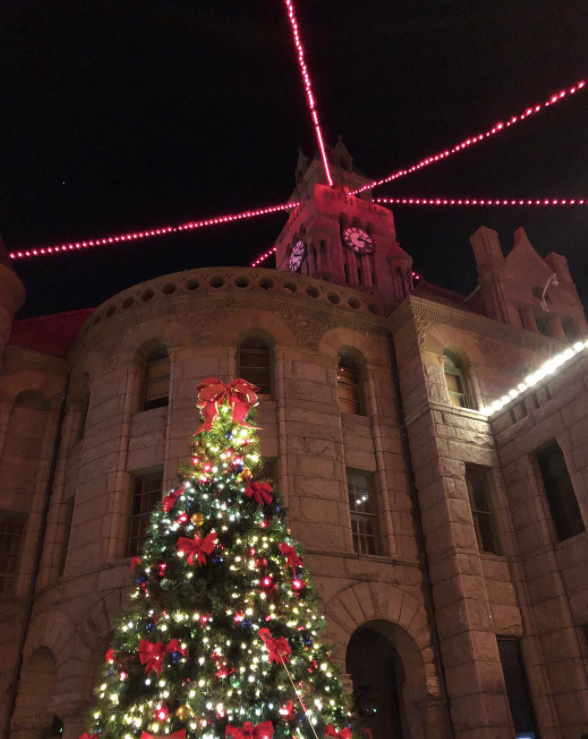 DecaturTXEDC's tweet image. Decatur Chamber of Commerce Christmas Tree Lighting Ceremony!
Tuesday, Dec. 1st, 2020, 5:30pm-6:30pm 
Ritzy Glitzy Photo Booth will be set up for photos. 
Decatur Chamber of Commerce will be going live for those who choose to join virtually.