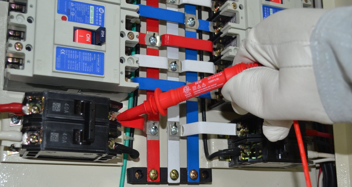 Are you using Fused Test Leads on the job? IDEAL offers 1000V CAT IV with built-in fuses which offer essential protection. Protect yourself and your equipment! Check out the TLF-014 on our website for more information.

idealindustries.ca/products/elect…