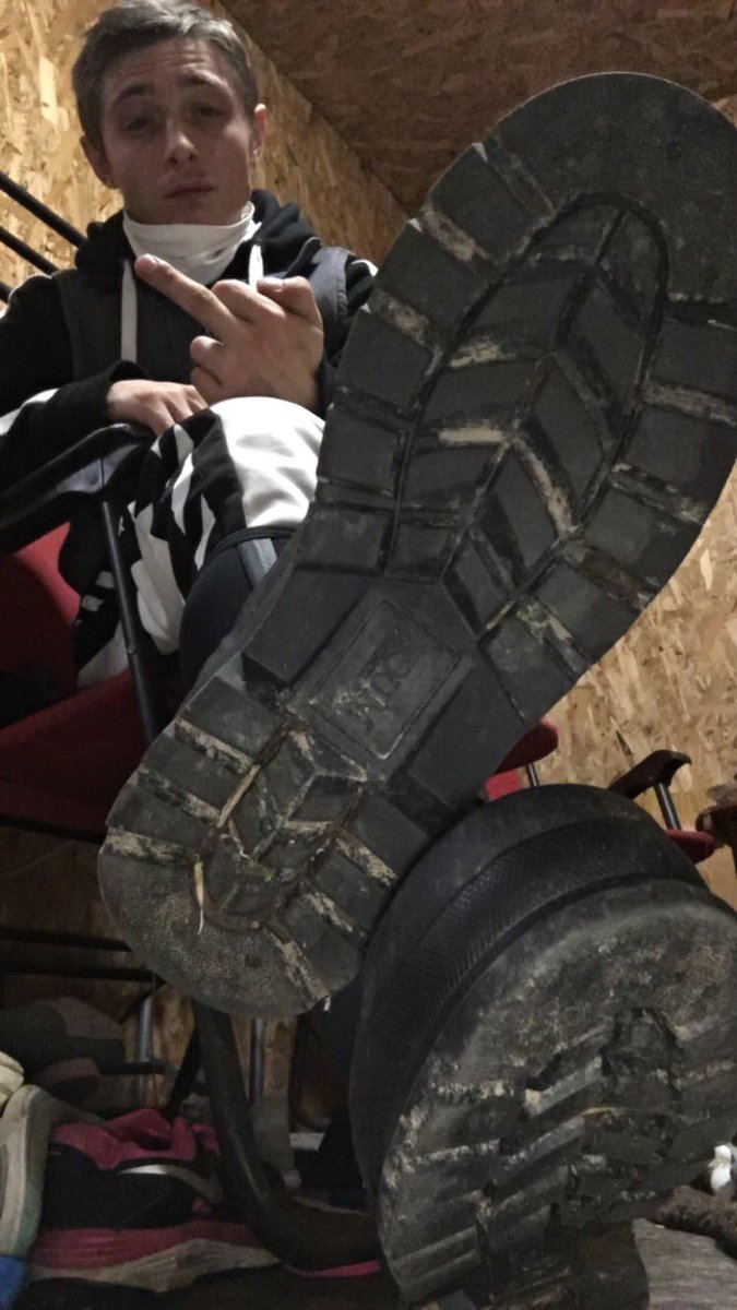 CM_BARESOLES's tweet photo. Two long days in the woods hunting, got my boots extra sweaty from the feet warmers. Cum get rinsed by some Alpha Feet!! @MASTER_UPDATES @RTtruealpha @RT4Kings @rt4dom #SweatyBoots #Footfettish #CashGod #BigFeet #GetRinsed #Findom #cashfag #footfag #payfag #cashappslave https://t.co/HexuqGhzpA