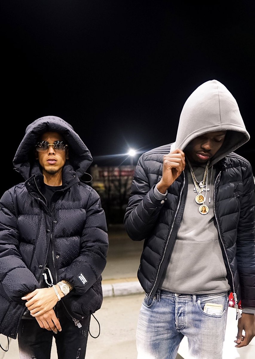 staytruednice's tweet photo. Rocking real diamonds before I got the deal!💎 Threw the grace of god we got away so now we gotta chill!💯  #FreePooda💕 https://t.co/Kl7ZHzu6OJ