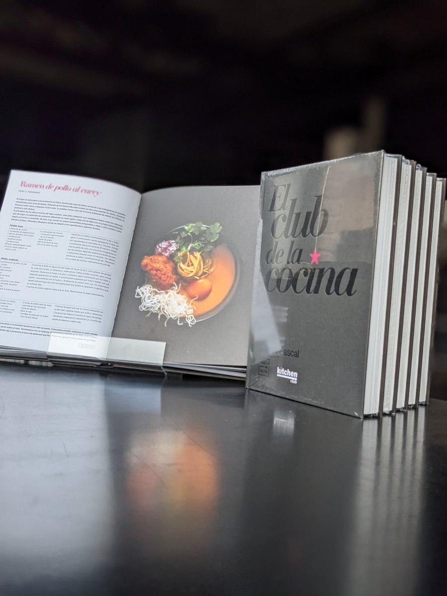 Carlos_Pascal's tweet image. Ya está a la venta en España nuestro libro "El club de la cocina" 🤩
Aquí el link para conseguirlo
kitchenclub.es/tienda/
Pronto en Chile! 
@Planeta_Gastro
@KitchenClub