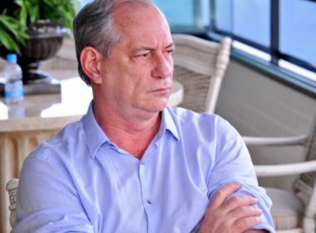 Vana_FN's tweet photo. Já que o Ciro está nos TT's, essa foto não pode faltar faltar, né!? Lembram dia de twitaço, onde ele ficava só observando o trabalho da Turma Boa!? 👀 😊
#CiroComGustavoMendes
#CiroContraFakeNews
#CiroAvisou
#CiroNaBand
#CiroNoHistoriador
#CiroAmado https://t.co/37OJs2xPYR