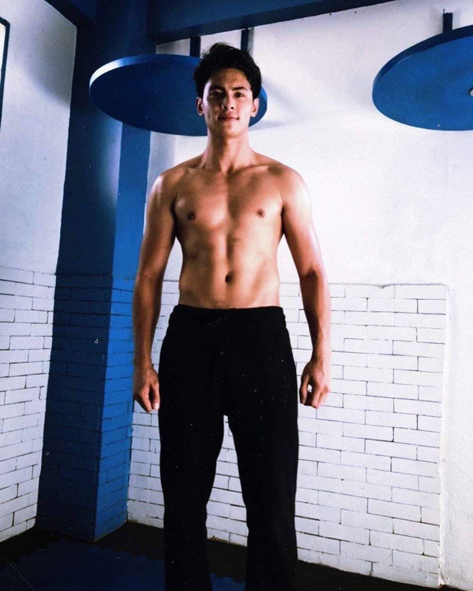 alterprince11's tweet photo. yummy ❤️Kiko Estrada❤️
super hot ba? rate mo sya from 1-10😊😊😊
😘😘😘🥰🥰🥰😍😍😍
ctto
#pinoyhot #yummy #pinoyhunk https://t.co/9cxHWXLSPT