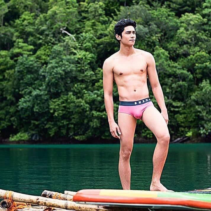 alterprince11's tweet photo. yummy ❤️Kiko Estrada❤️
super hot ba? rate mo sya from 1-10😊😊😊
😘😘😘🥰🥰🥰😍😍😍
ctto
#pinoyhot #yummy #pinoyhunk https://t.co/9cxHWXLSPT