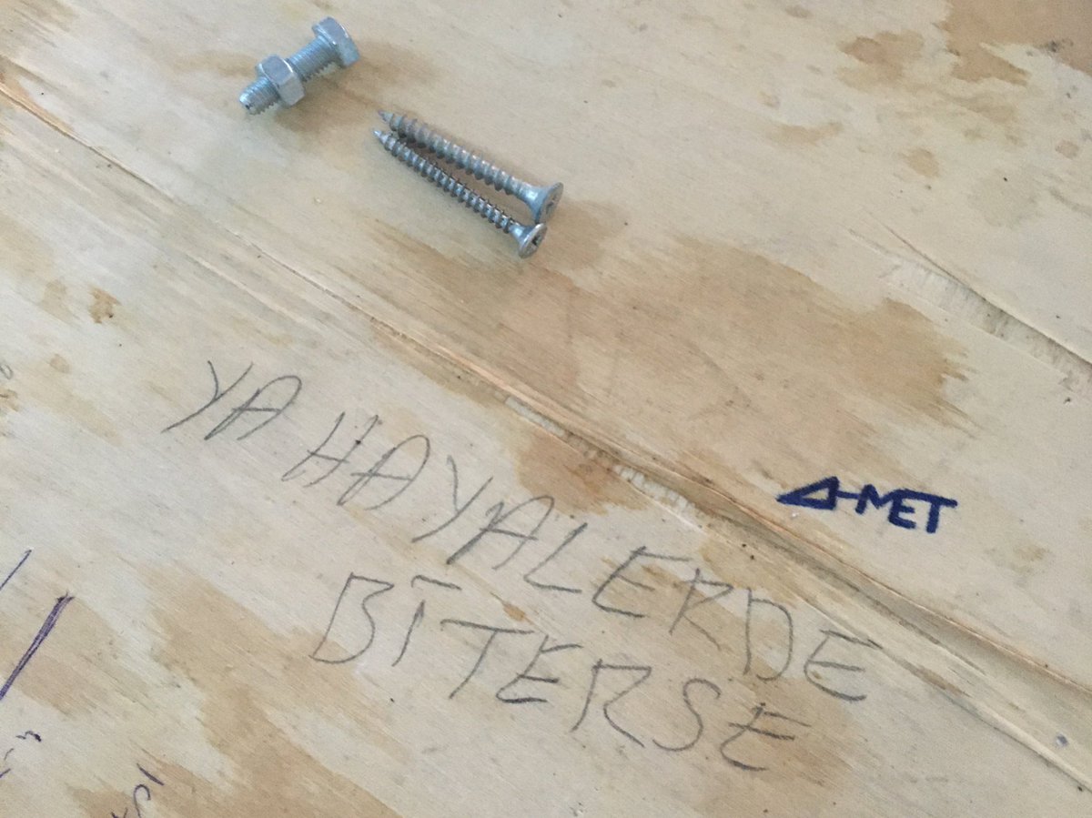 Bugün şantiyede ustanın pek keyfi ve çalışası yoktu. Noldu hayır olsun diye düşünürken masasında böyle bir soruyla karşılaştım...