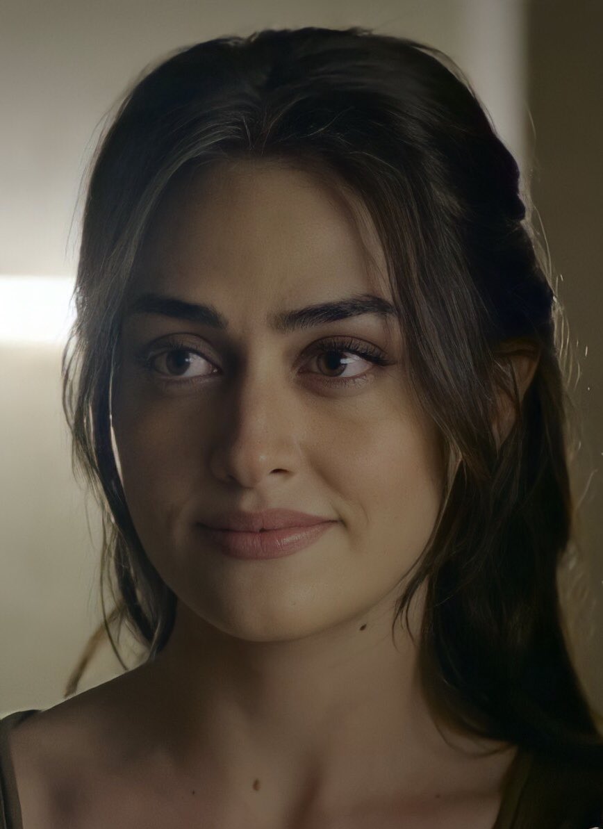 kacirbeni's tweet photo. Beni 5 gün önce diziye çeken şey esra bilgiçin güzelliği ve #rambel mükemmeliği. Normalde tv dizisi izlemeyi bırakalı çok oldu. Kaçır beni videosuna denk geldim ve aşırı hoşuma gitti. Birden gaza gelip, bütün bölümleri izledim. Hesabı da bir saat önce açtım. Hayırlısı :)) #ramo https://t.co/TjHOGLjXRw