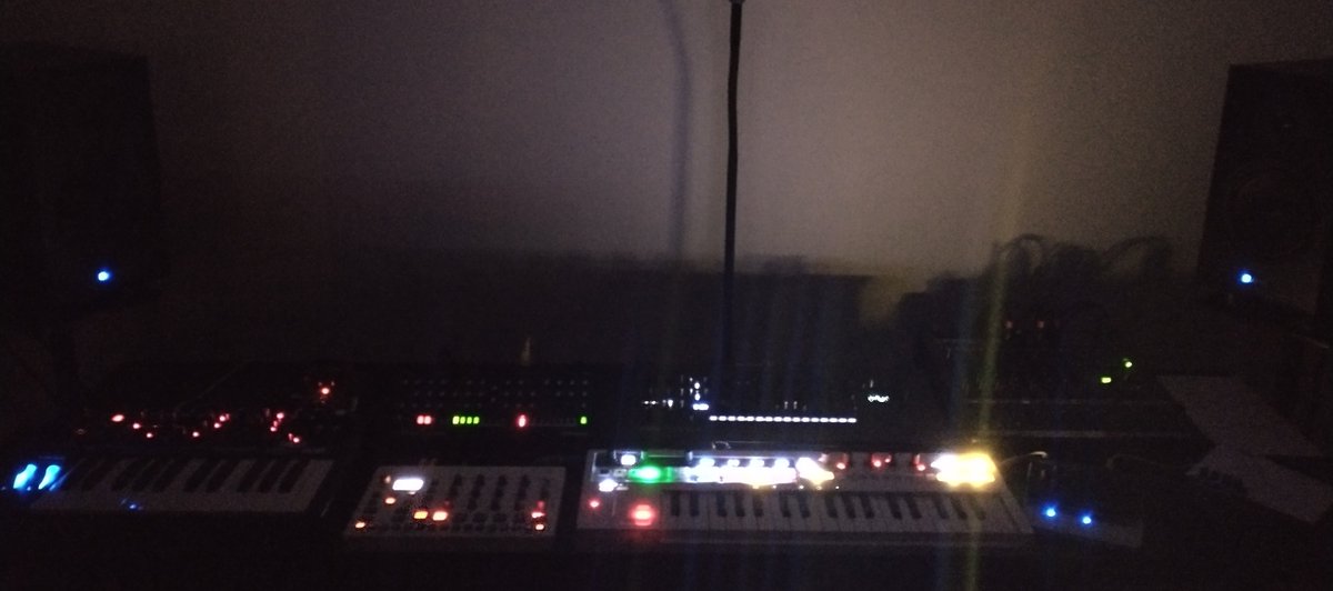 BreadBurner_'s tweet photo. Newest DAWless setup. Only for the arrangement stage. https://t.co/rWtjqacRkL