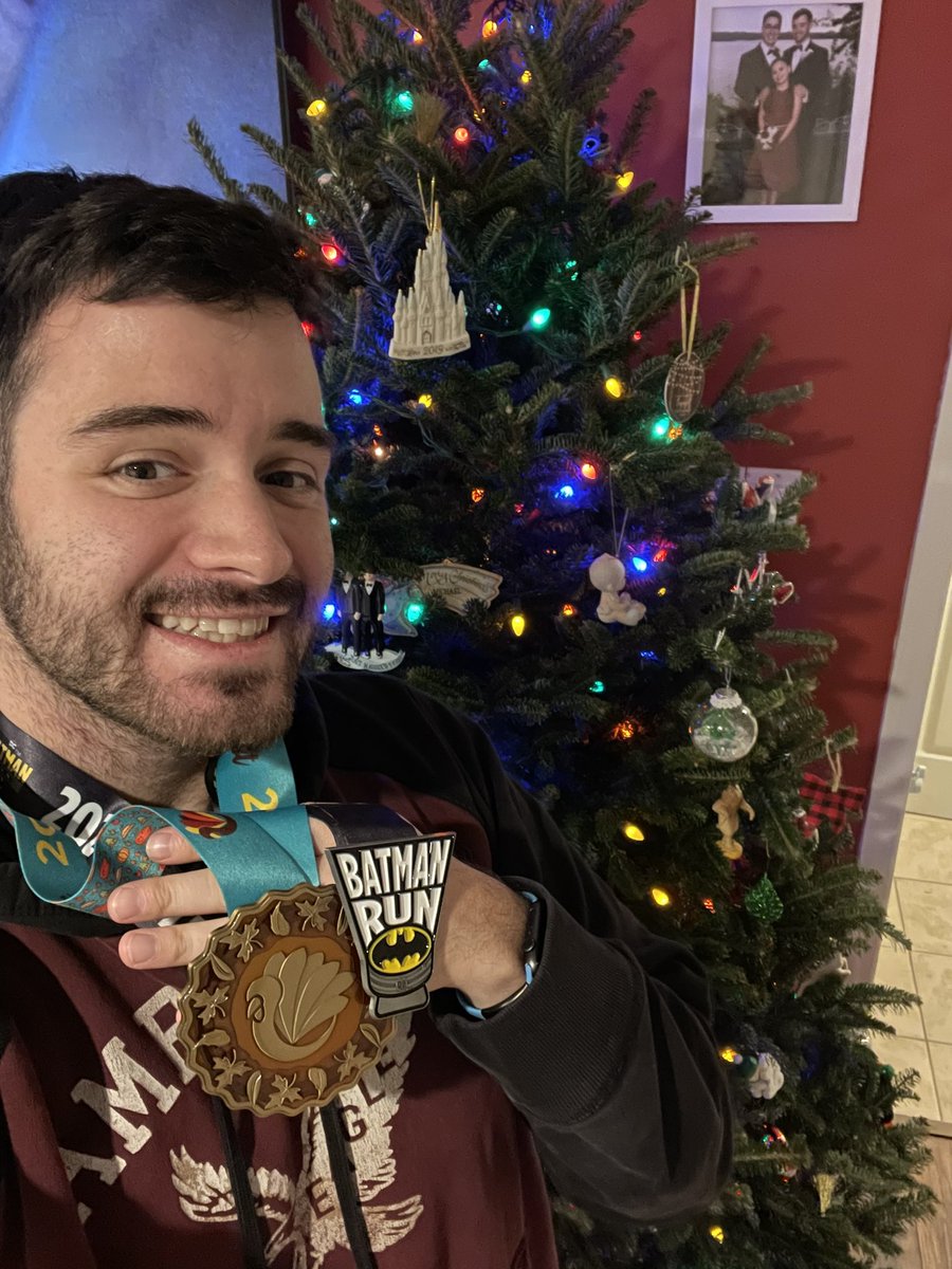EnergyBolt2's tweet photo. The last #medalmonday of November @RAMRacing #turkeytrot and @dcbatmanrun #batmanrunbr #bibchat #bibravepro https://t.co/a0endytXg1