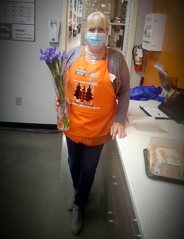 drlnlopez85's tweet photo. Congratulations to Gaye! She was promoted to SASM for #HD6586 with @Torres_Jimmy01 and team. Her family at #HD6506 is very proud of her and We know she will do great things for our company, associates and in her career. #PowerOfTheGulf #d2sixO https://t.co/bjpkFEAmyI