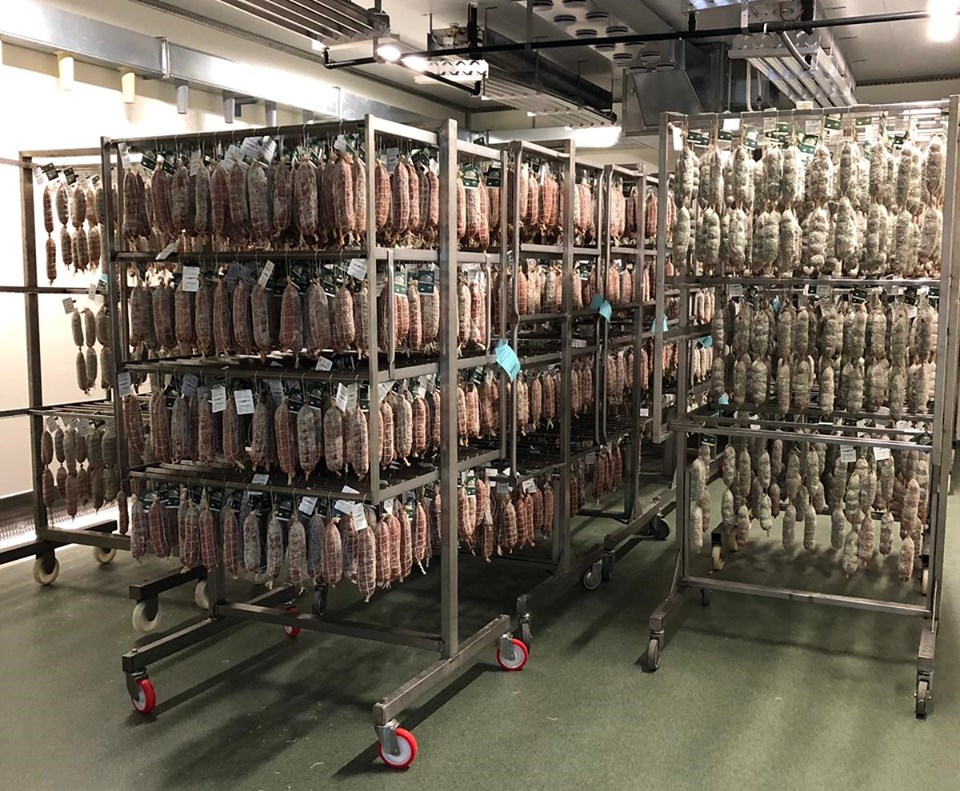 Salami "Valli di Cuneo" in #stagionatura! 🐽
#BrizioSalumi #glutenfree