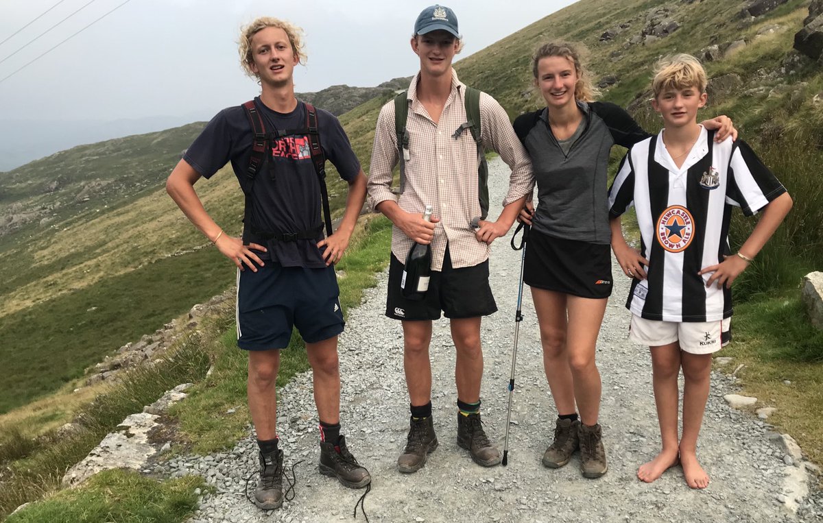 I have 4 v happy and confident children ⁦<a href="/AmpleforthColl/">Ampleforth College</a>⁩ &amp; have NO concerns about safeguarding please note ⁦<a href="/GavinWilliamson/">Sir Gavin Williamson CBE MP</a>⁩ ⁦<a href="/educationgovuk/">Department for Education</a>⁩ ⁦<a href="/kevinhollinrake/">Kevin Hollinrake MP</a>⁩ ⁦@annietrev⁩ an extraordinary school that teaches children to think of others first