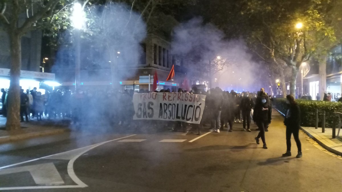 BaulaSolidaria's tweet image. A la manifestació:
⏩ Has patit lesions?
⏩ Has estat identificada? 
👉🏽Posa't en contacte amb Baula Xarxa Solidària: 
📫contacte@baulasolidaria.cat ☎️ 644638535