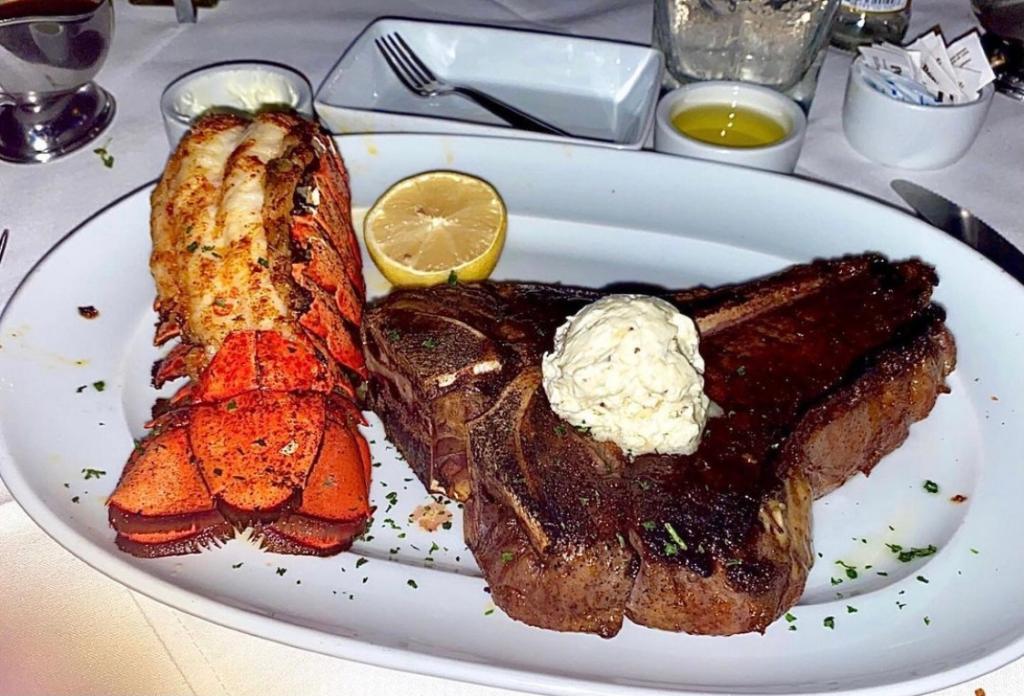 MastrosOfficial's tweet image. If you're not surfing and turfing like this, what are you even doing? 📸 :faded.foodie