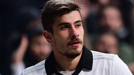 Dorukhan Toköz:
Bırakın gitsin fenere..
Gitsin ve futbol hayatını bitirsin..
Çok değil 3 sene sonra geldiği yere Eskişehir’e döner.. https://t.co/x6R5XGEdHa