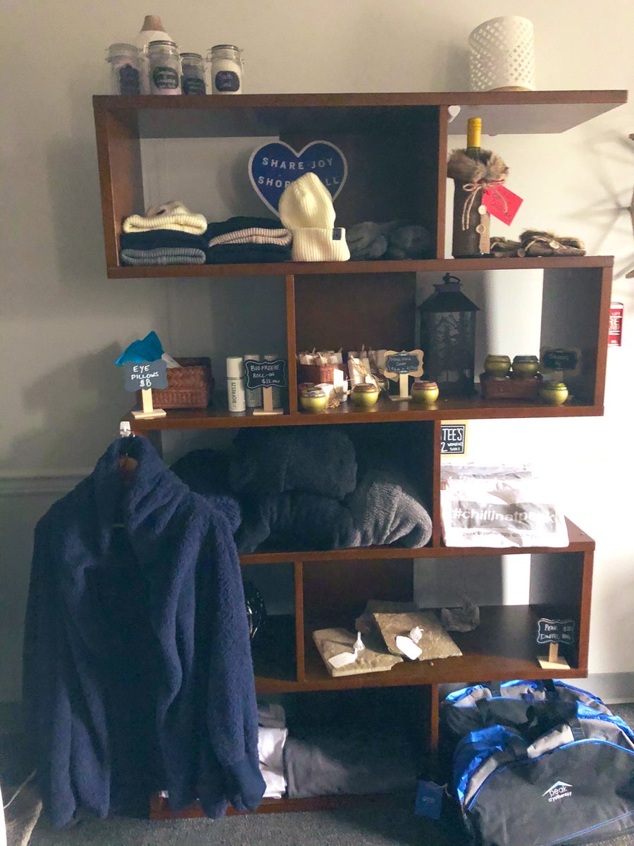 peak_cryo's tweet photo. Check out our merch! There’s something to keep everyone warm, cozy and relaxed. #chillinatpeak #giftideas #shopsmall https://t.co/ktsOey7gX6