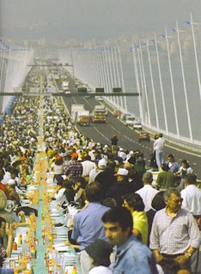 123Gasp's tweet photo. Ser português é inaugurar uma ponte com uma feijoada para 17 mil pessoas.

Nunca se esqueçam que isto aconteceu. https://t.co/kdvTIrGObC