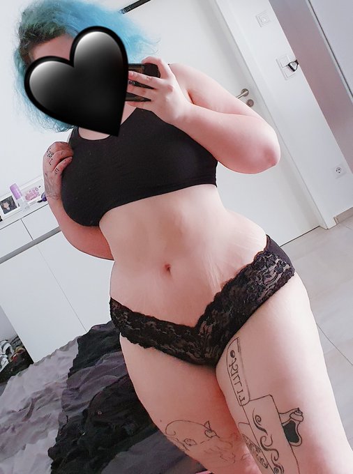 Befinden sich hier eigl moneyslaves unter meinen followern?👀💕 https://t.co/tkraZV75oZ<a href="/tag/kitty"class="tags"><span>#kitty</span></a><a href="/tag/porn"class="tags"><span>#porn</span></a><a href="/tag/kinky"class="tags"><span>#kinky</span></a><a href="/tag/nude"class="tags"><span>#nude</span></a><a href="/tag/boobs"class="tags"><span>#boobs</span></a><a href="/tag/choker"class="tags"><span>#choker</span></a><a href="/tag/petplay"class="tags"><span>#petplay</span></a>