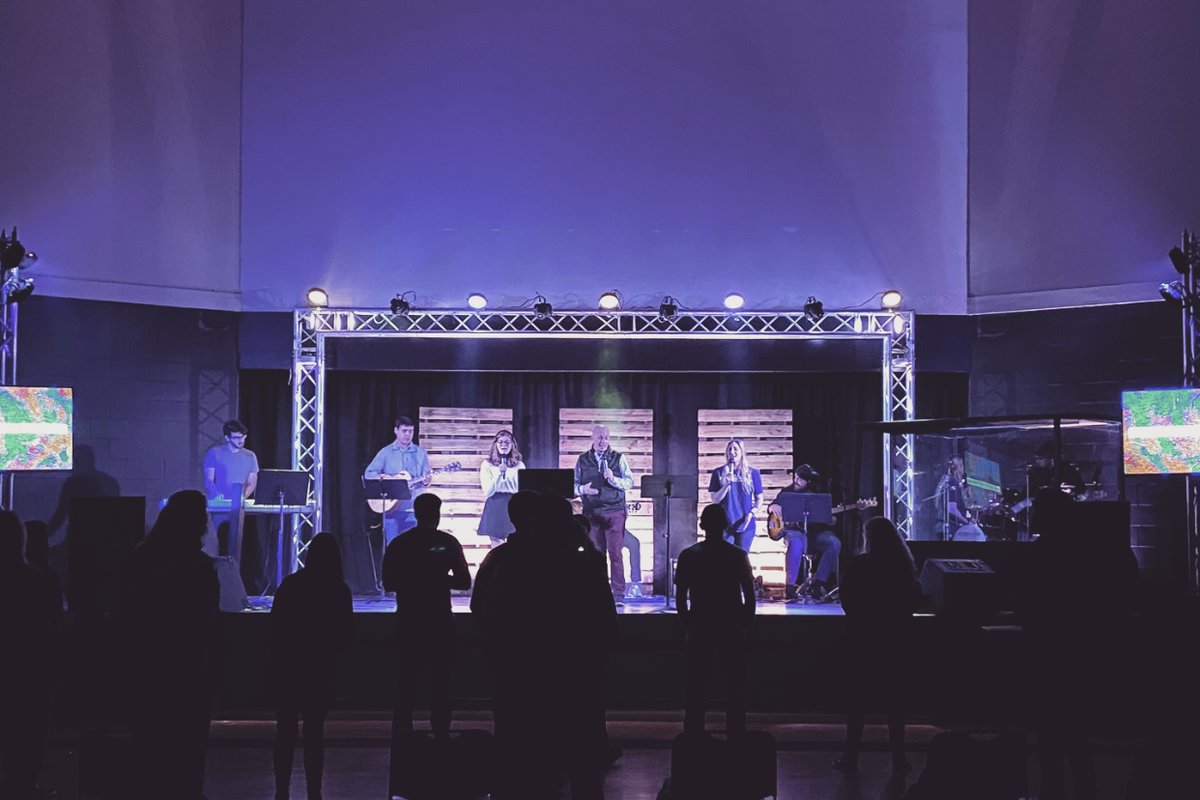 metrobhmya's tweet photo. Conclave's Night of Worship was one to remember! Thank you for all of those who helped make this night go so well! #conclave #nightofworship #thisismetro https://t.co/lcQykRhs4G