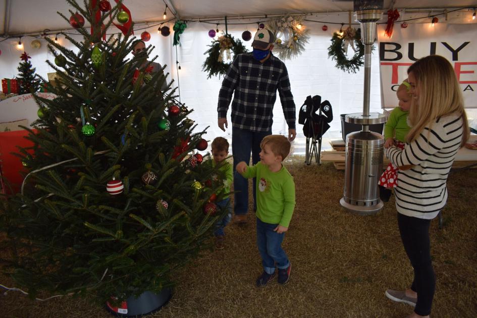 GwinnettDaily's tweet image. Gwinnett County's Neighborhood Church raises money for local charities by selling Christmas trees bit.ly/3fVXmb5