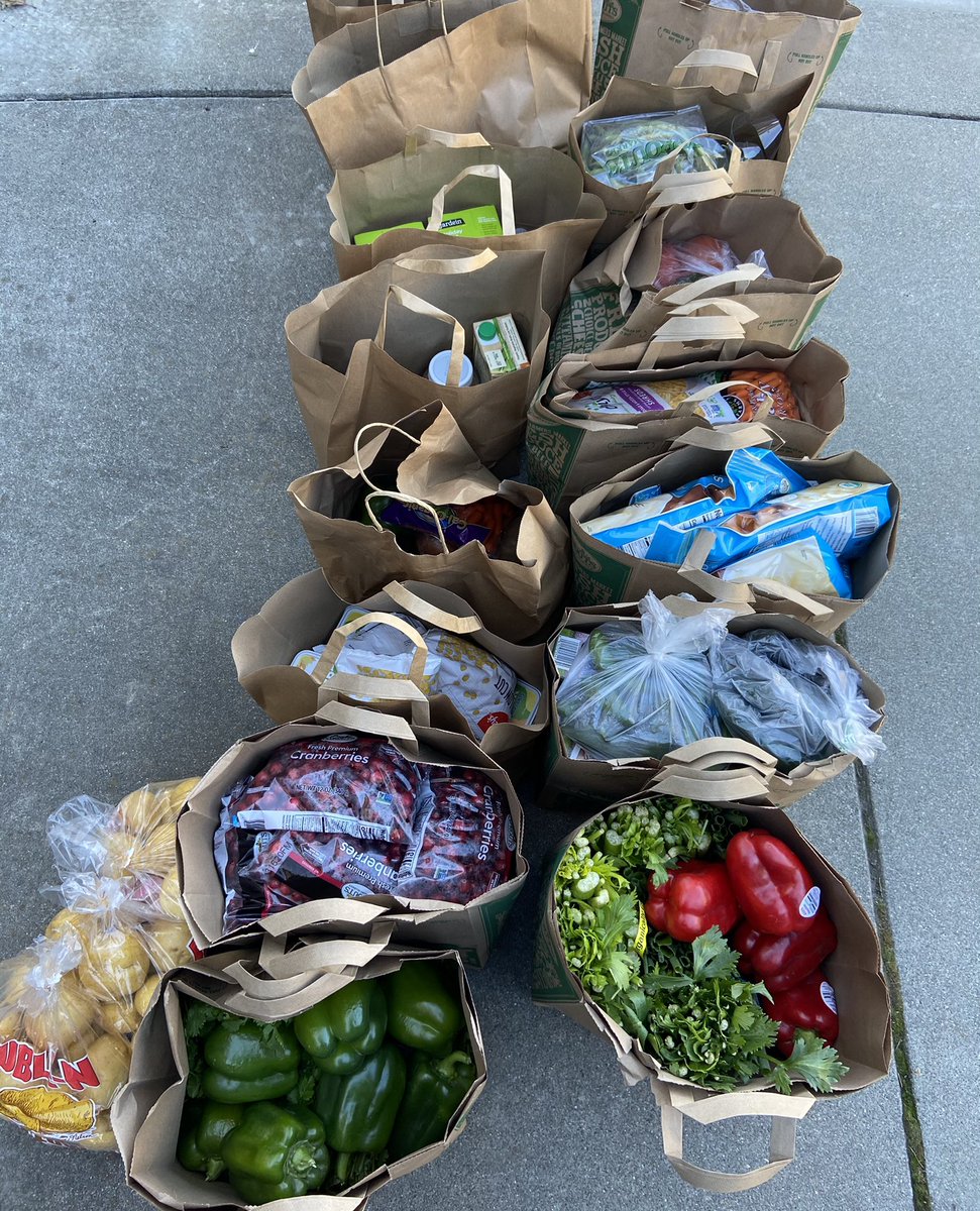 an example of how the two can collaborate: i have been working with  @veganoutreach to bring weekly produce & vegan items to food deserts for almost a year. others have been working with black organizations to do the same in LA. if more vegan organizations did this, it’d be major.