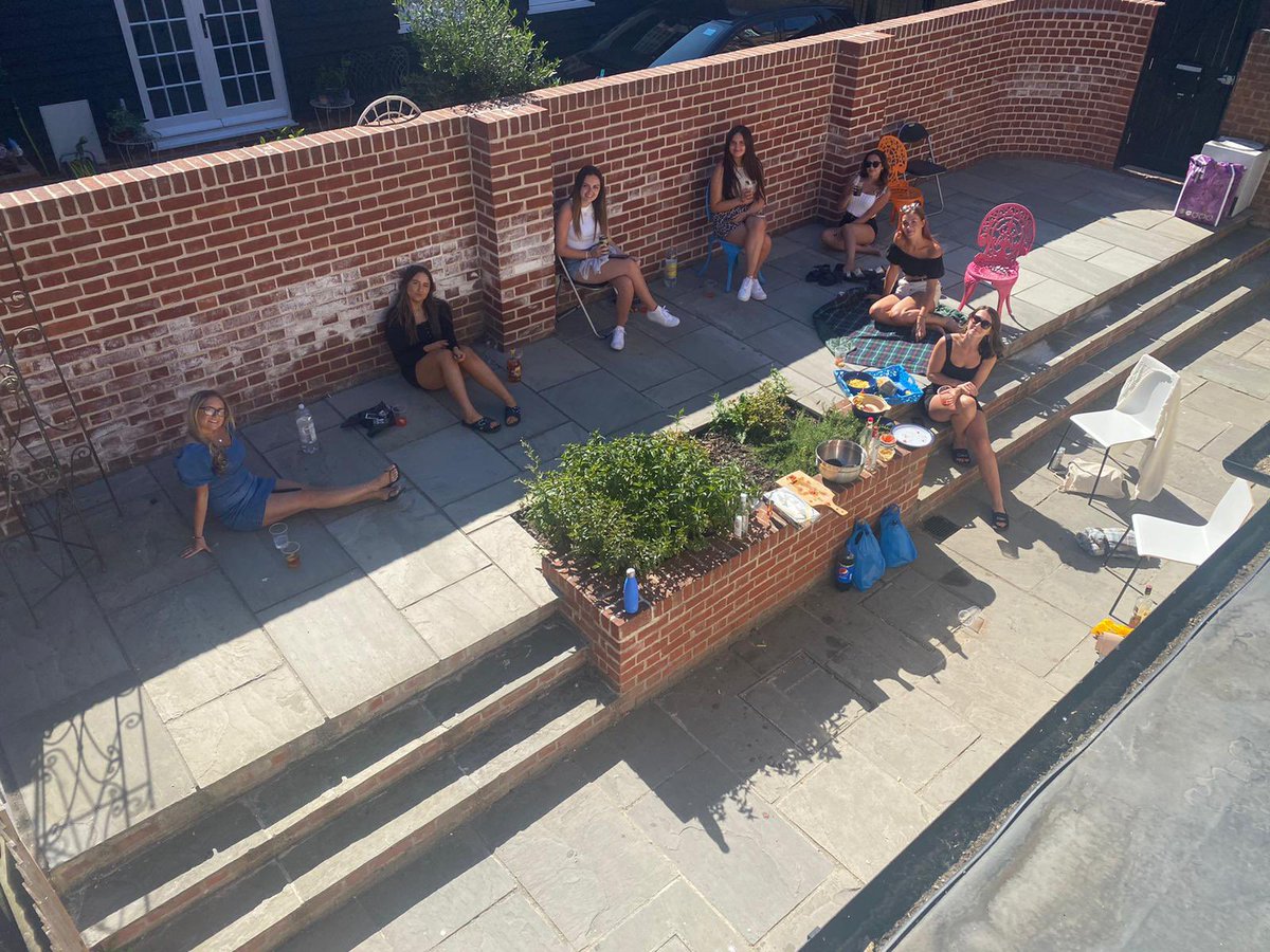 hevwilliamsx's tweet photo. Help me pay to take my besties to brunch for all of our lockdown birthdays 🥳 #MissguidedCyberMon #MissguidedCyberWrapParty #MissguidedNoticeMe @daniellelight__ @_chloebegley @_ChloHenders1 @amybeee123 @EllieMWright @micha_smallwood https://t.co/38bkkqmNRf