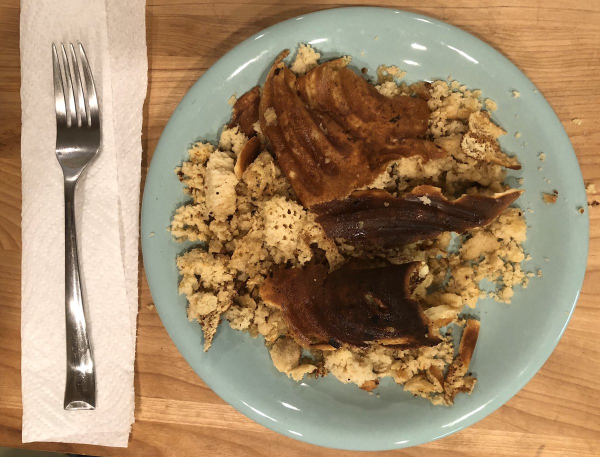 Henlips's tweet image. I’ll bet you didn’t know that you can make waffles without a waffle iron! #BreakfastSecrets